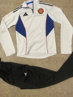 Helt ny Manchester united dress! - Helt ny Manchester united dress!