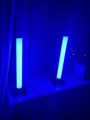 Led lampor, alla färger och blinkande nyanser - Led lampor med kontroll, funkar för gamling rum och bland annat disko/kalas, höjd 30cm, ljuset följer i takt till musik och röster vid ett knapptryck