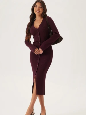 Klänning från Bubbleroom Burgundy - Klänning från bubbleroom i färg burgundy. Klänningen är i storlek XS som är slutsåld och köptes för 600 kr. Endast använd en gång. Kontakta gärna för fler bilder.