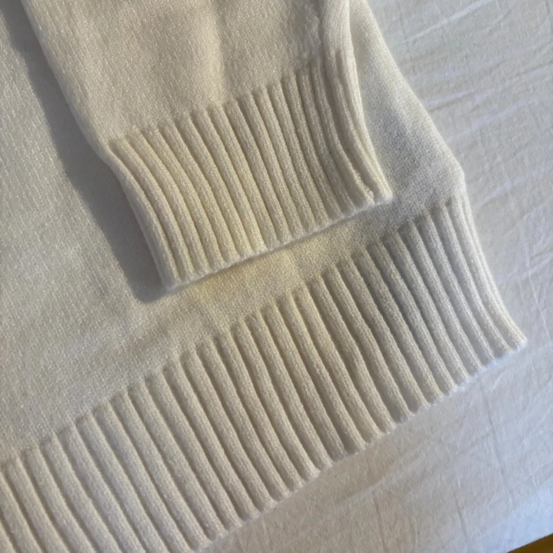 Vit stickad tröja från Ami - 1