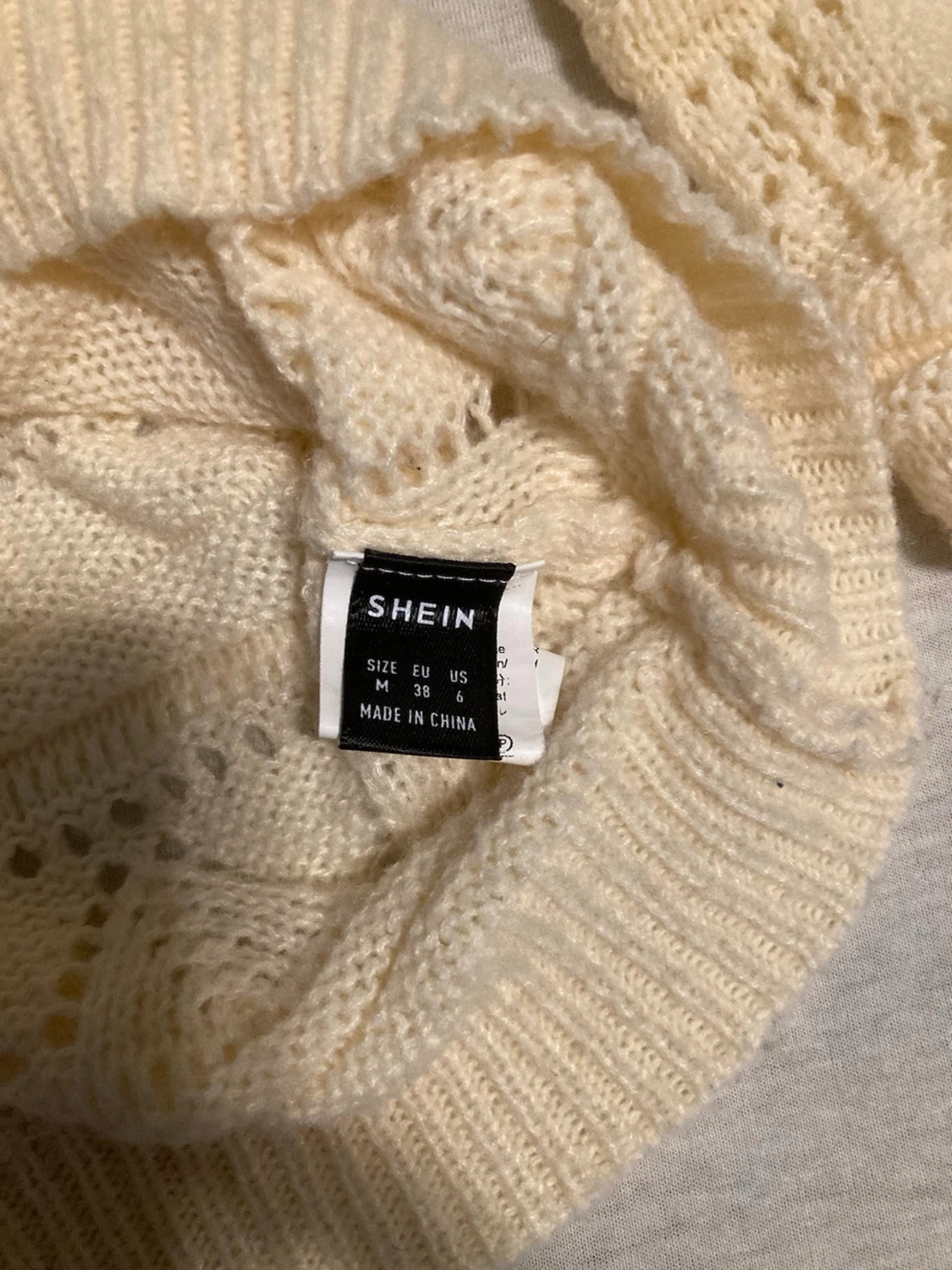 Krämvit stickad tröja från SHEIN - 1