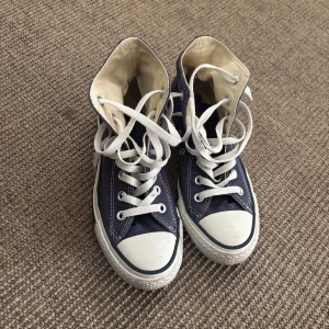Höga converse - Höga converse i använt men bra skick