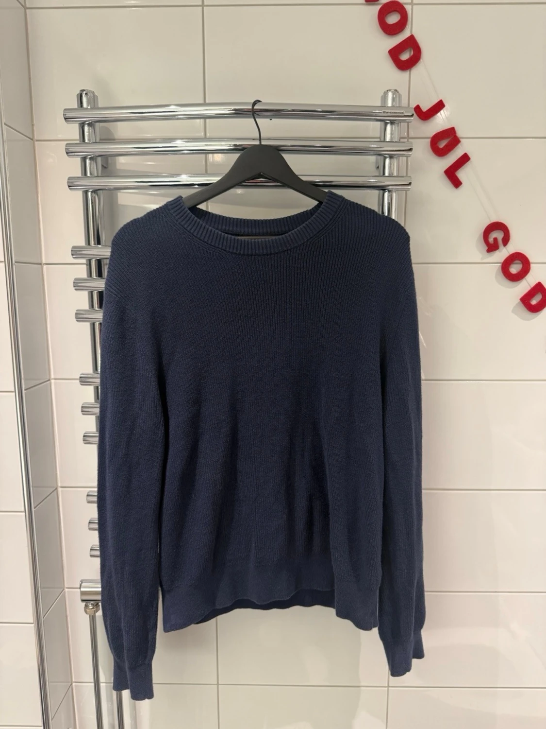 Mörkblå stickad tröja från East West