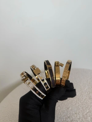 Armband lyx - 199 kr / st . Skriv i dm vilken du önskar :)