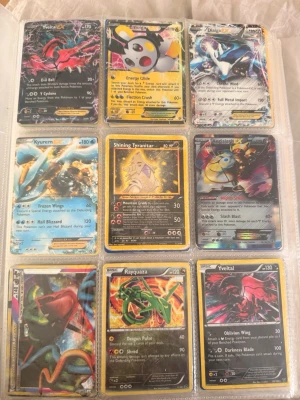 Pokémon  - Priset besätms tillsammans med köparen. Finns fler kort:)