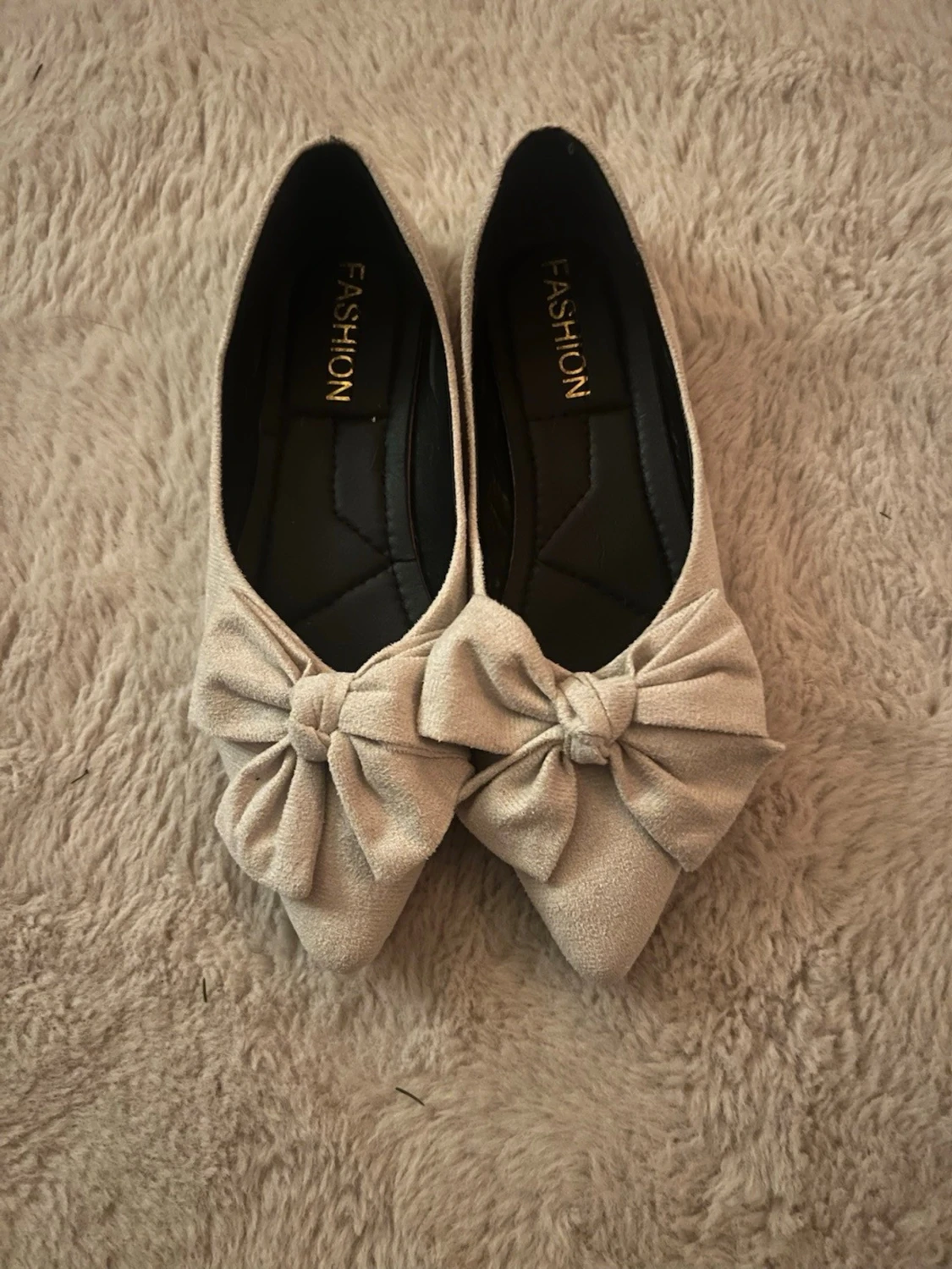 Beige ballerinaskor med rosett