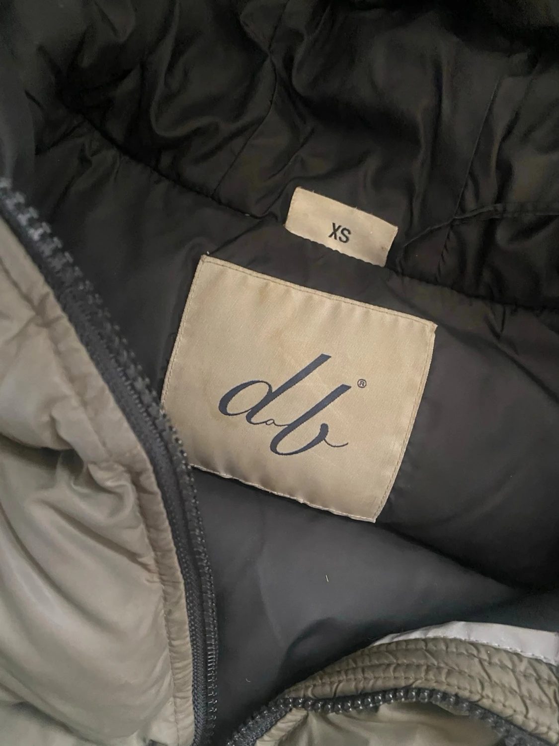 Olivgrön pufferjacka från DB - 4