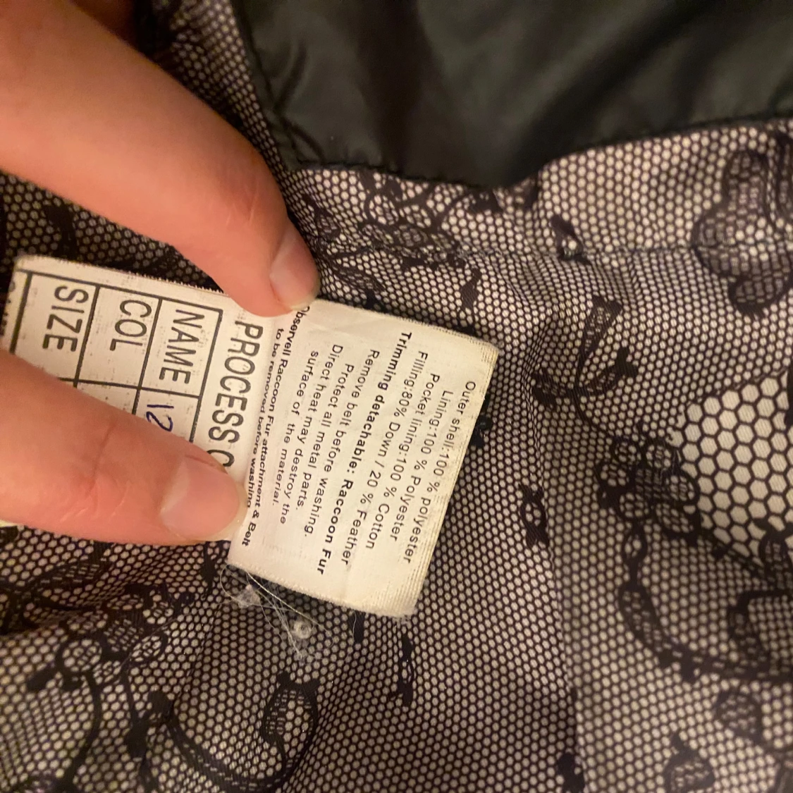 Svart pufferjacka med äkta päls från Hollies - 4