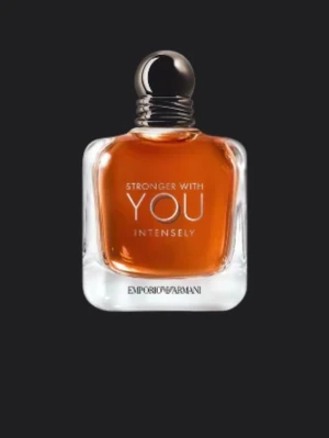 Stronger With You Intensely parfym - En modern och intensiv parfym från Emporio Armani. Perfekt för dig som vill sticka ut och ge ett självsäkert intryck. Snygg flaska med ungdomlig känsla.