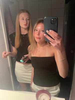 Svart kostym bandå - En kostym bandå från bikbok med dragkedja på sidan