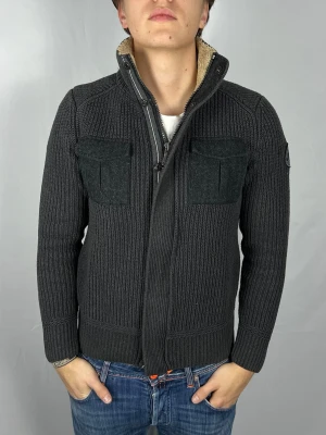 Marc O’Polo - Size: S Skick: 9/10, väldigt bra utan märkbara defekter. Retail pris: 2500 SEK (+).Modellen är 185cm och väger 78kg. Hör av dig vid frågor eller funderingar!