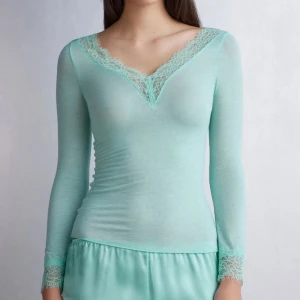 Intimissimi tröja  - Så fin tröja från intimissimi, i nyskick och säljs ej i Sverige 