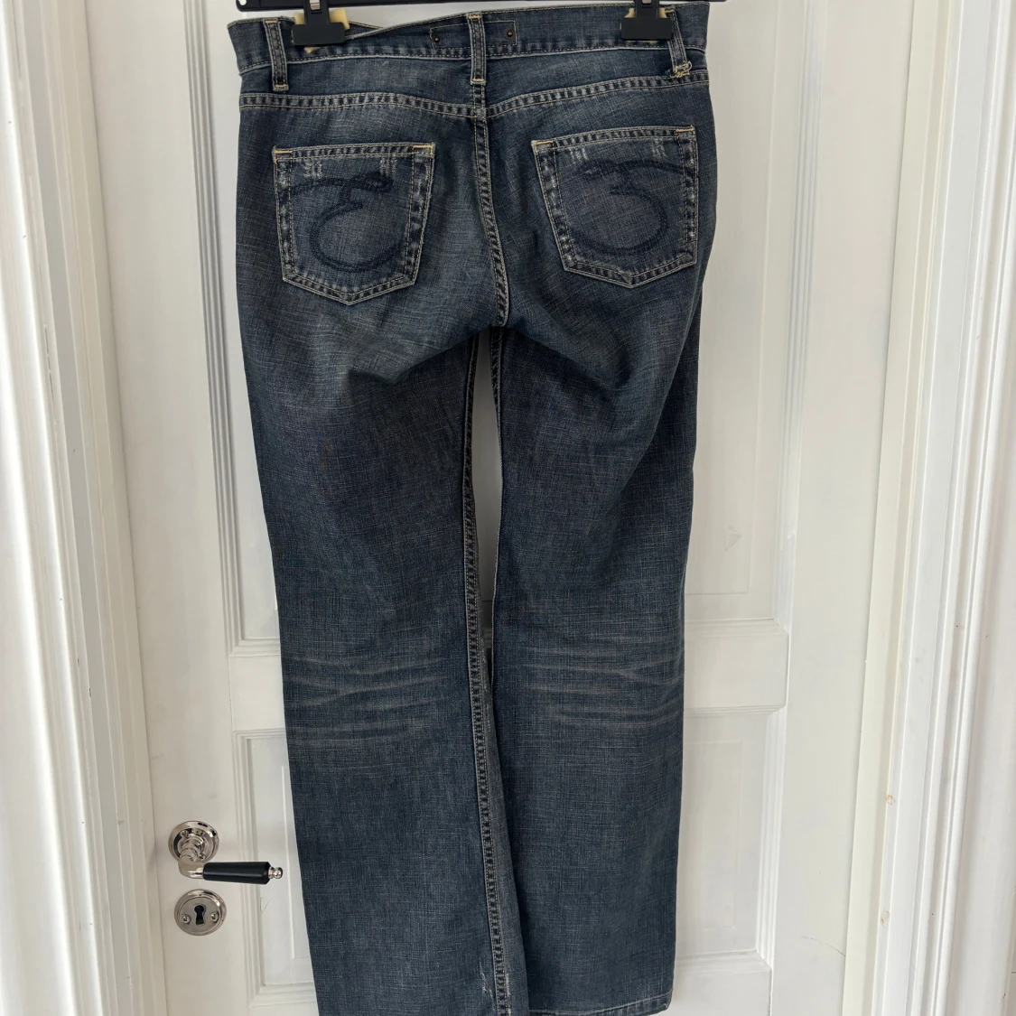 Utsvängda jeans - 1