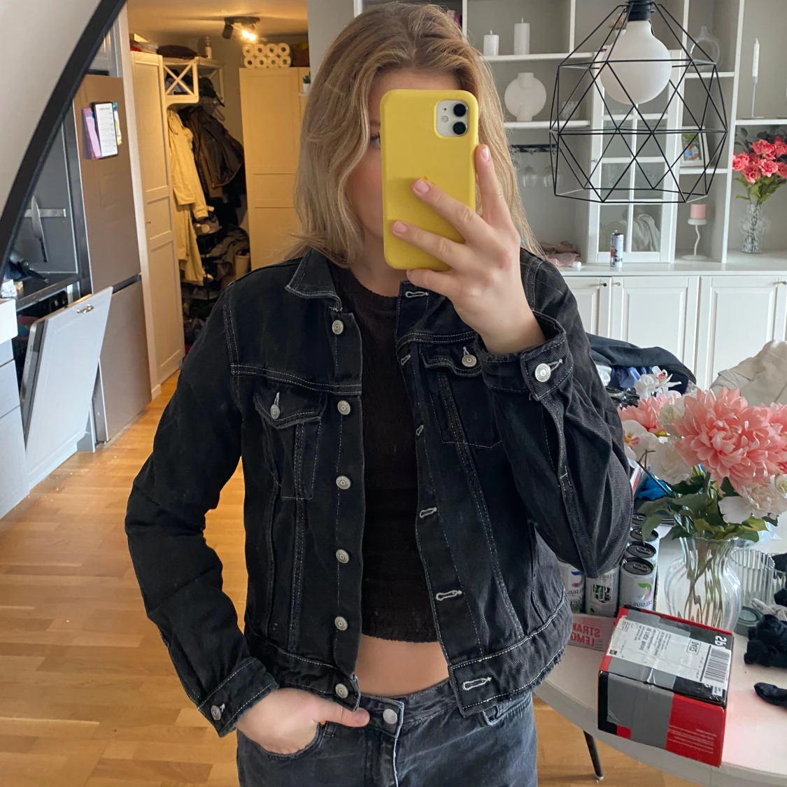 Svart jeansjacka med knappar - 1