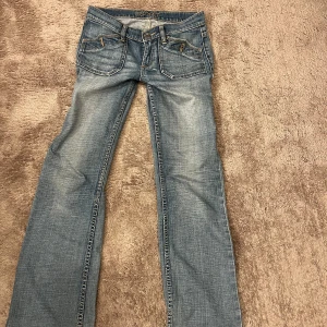 Lågmidjade bootcut jeans från Esprit - Jättesnygga jeans från Esprit med låg midja