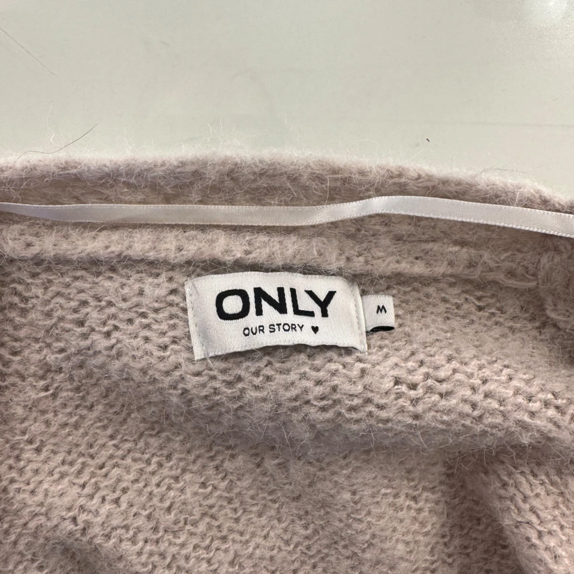 Vit/beige stickad kofta från ONLY - 2