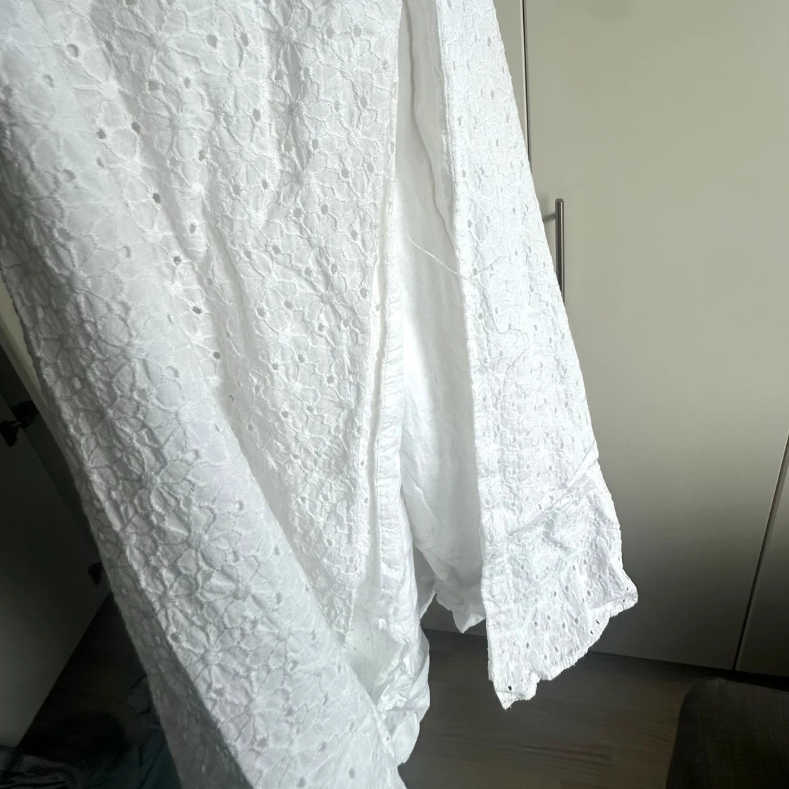 Vit långklänning med snörning - 4