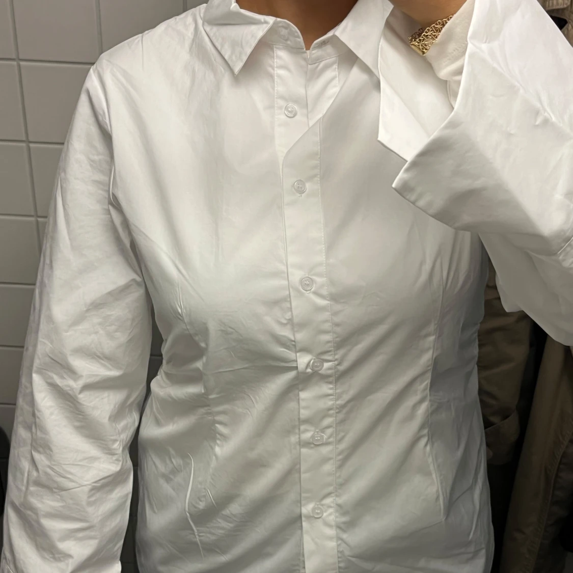 Vit skjorta med vida ärmar - 2