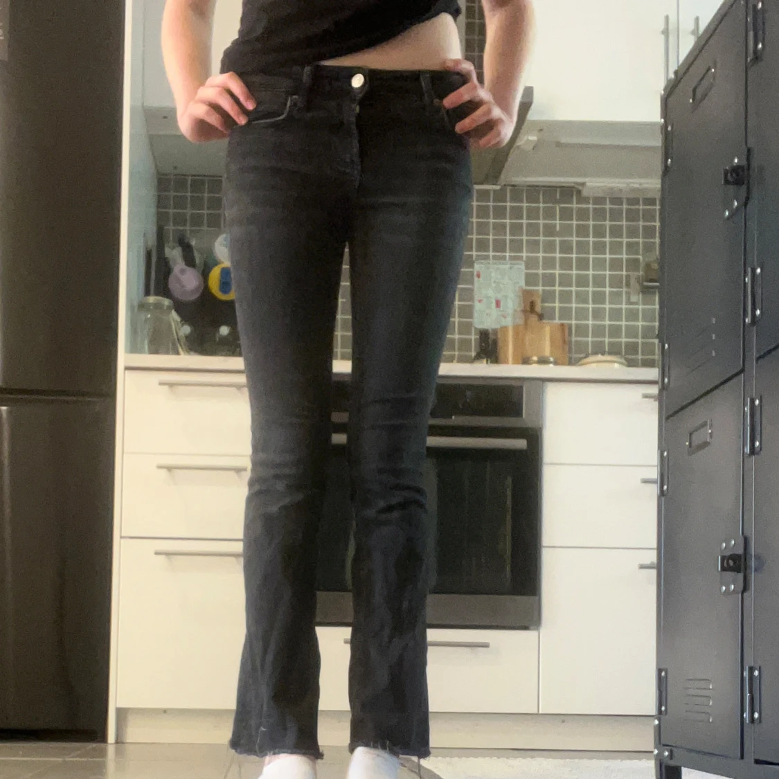 Svarta low bootcut jeans - 4