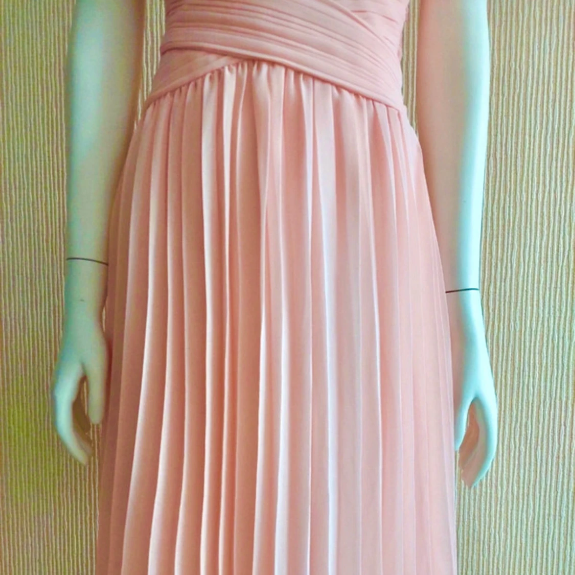 Ljusrosa plisserad  veckad klänning med spets v-neck - 3