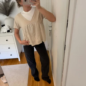 Beige blus - En så fin beige luftig blus som man kan styla lite hur som helst!! 😙