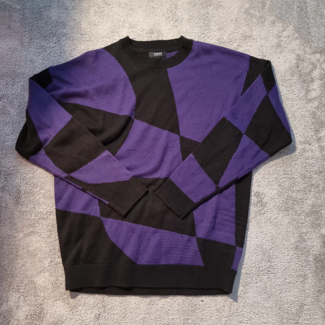 Lila och svart mönstrad tröja SMOG