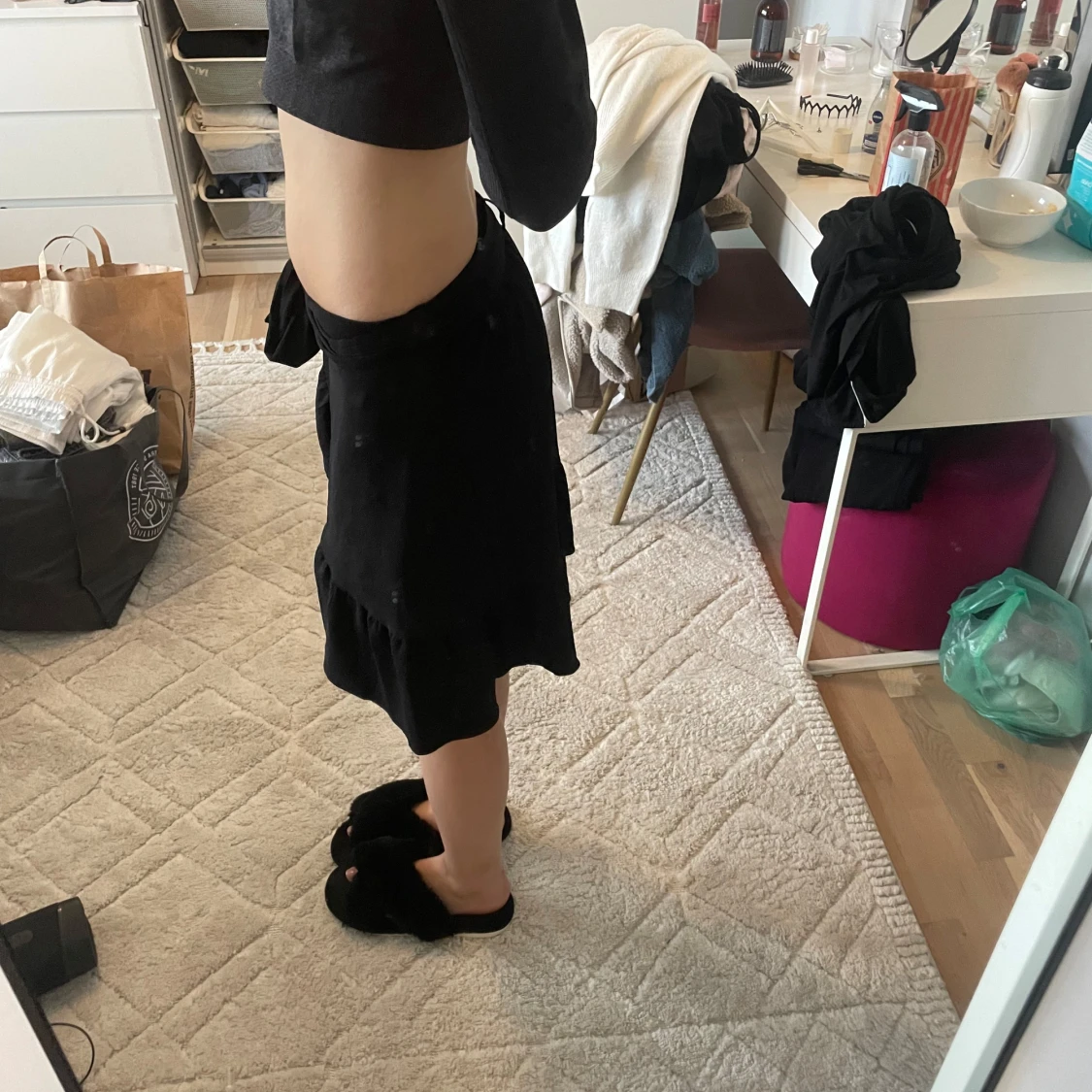 Svart kjol med volang från Vero Moda  - 1