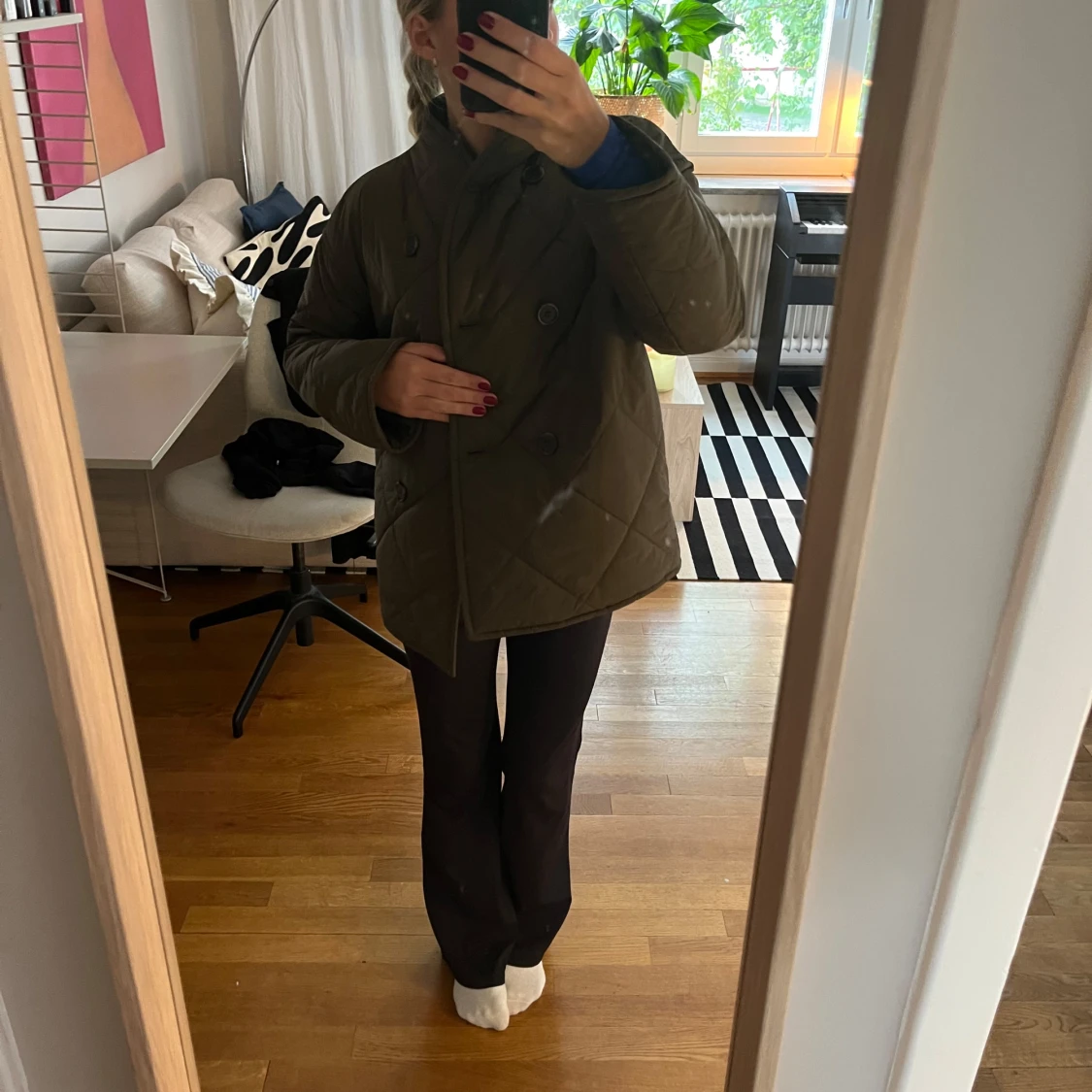 Olivgrön quiltad jacka med knappar - 1