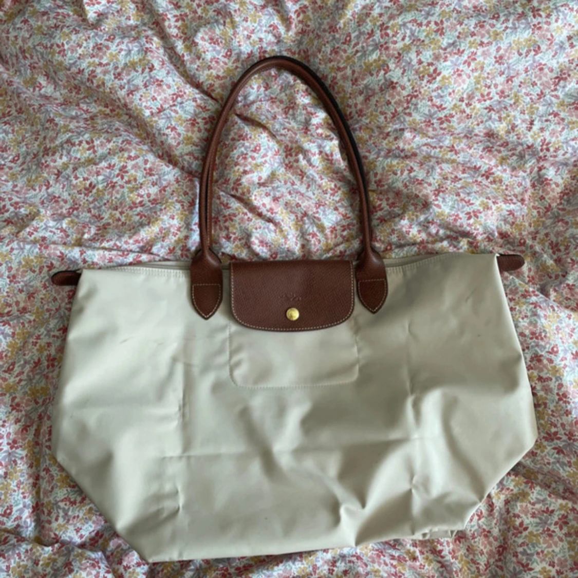 Beige Longchamp axelväska med skinn