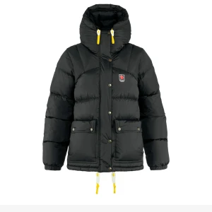 Fjällräven jacka  - Säljer min fina fjällräven jacka då den inte kommit till användning, möts endast upp då jag inte vill riskera att den försvinner i posten ❤️pris kan diskuteras 