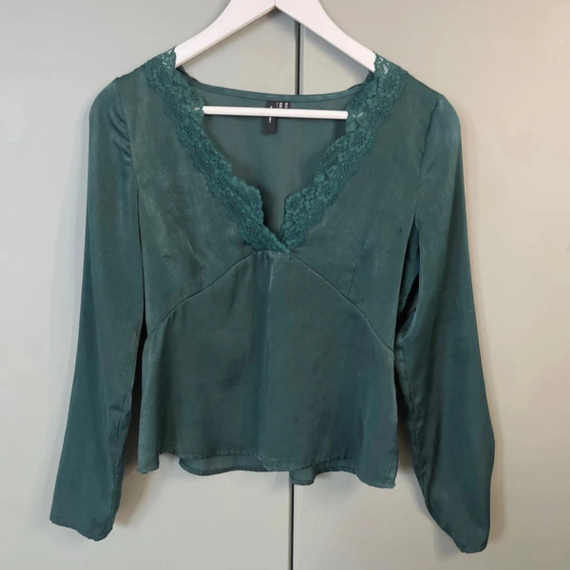 Grön blus med spets från Vero Moda