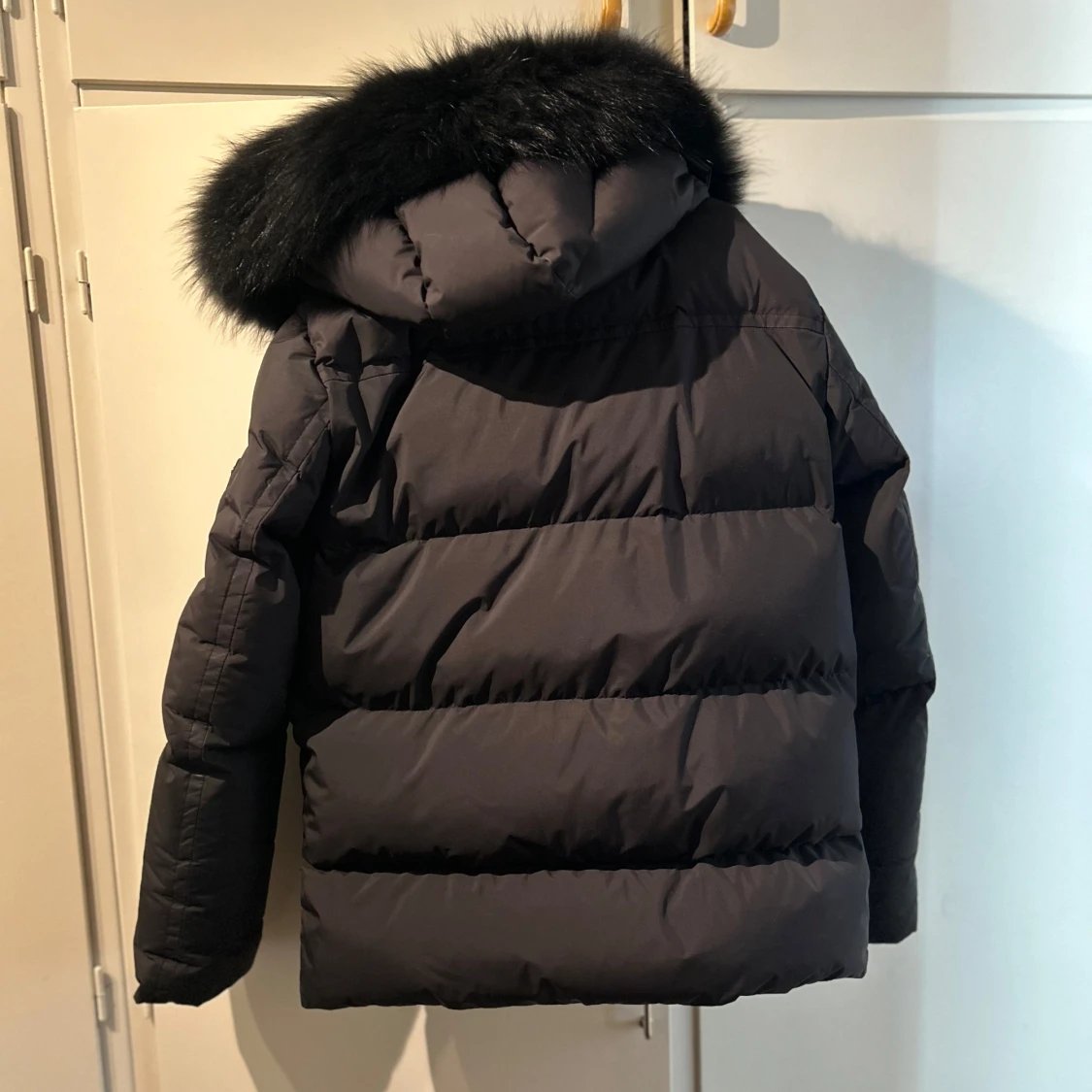 Svart pufferjacka från Cedrico med päls - 2