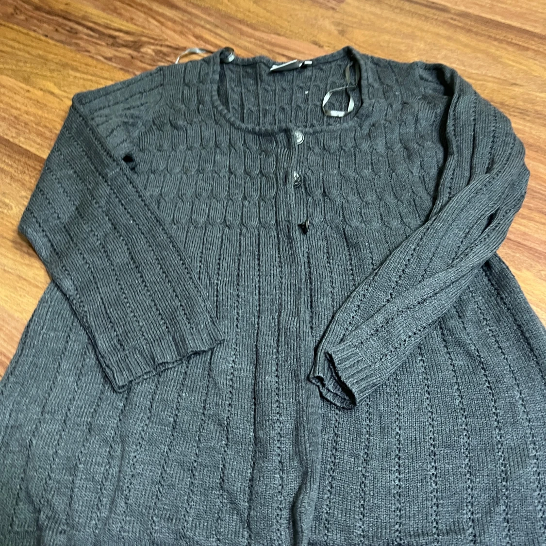 Mörkgrå stickad kofta från Isolde - 1