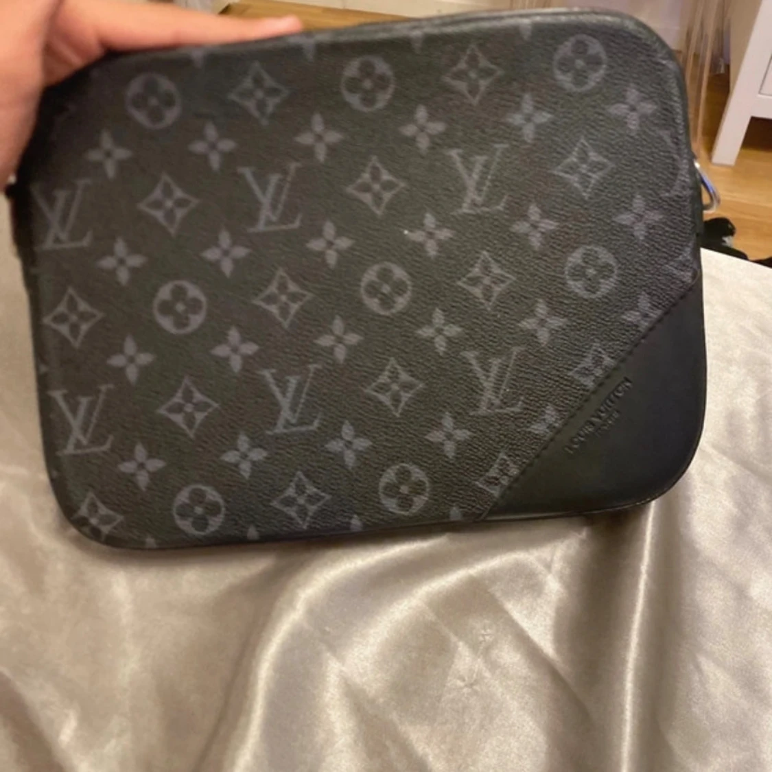 svart axelväska pris kan diskuteras  - 3