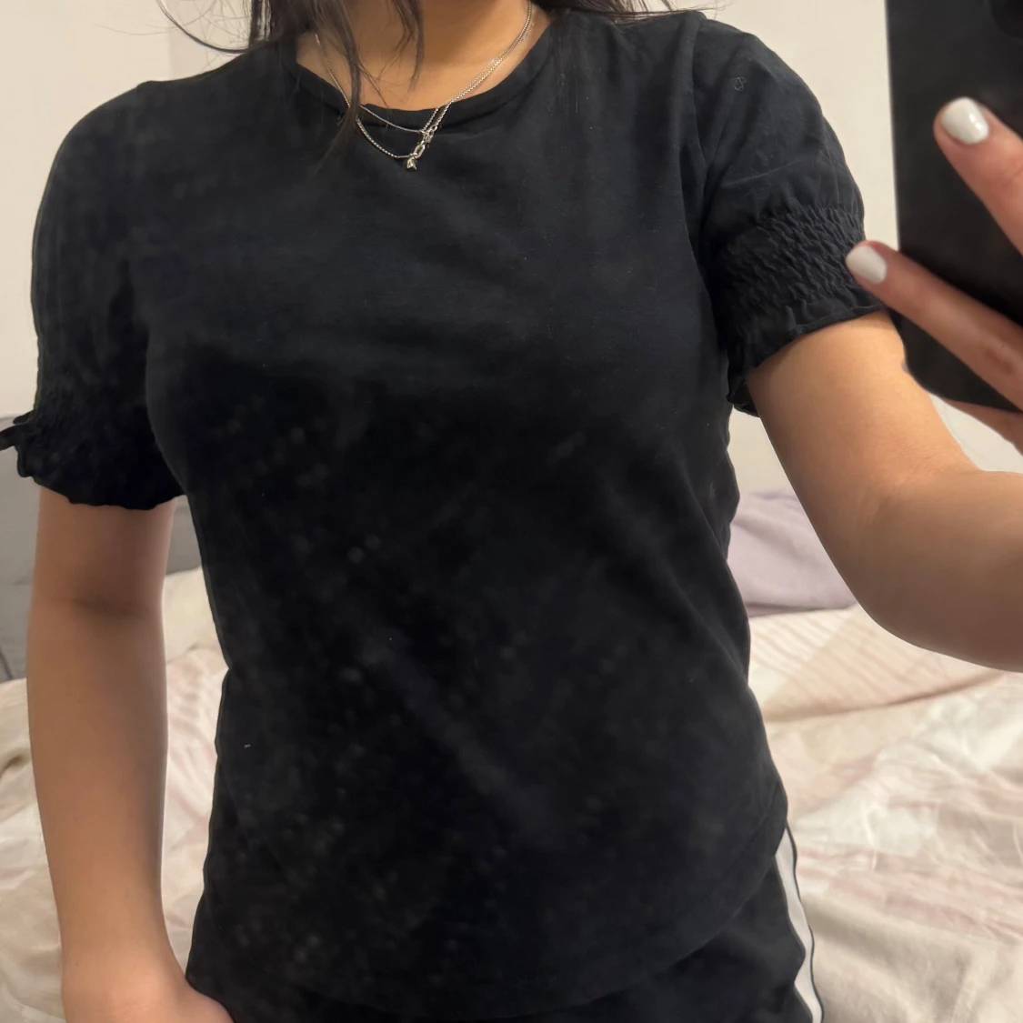 Svart t-shirt med puffärm och smock