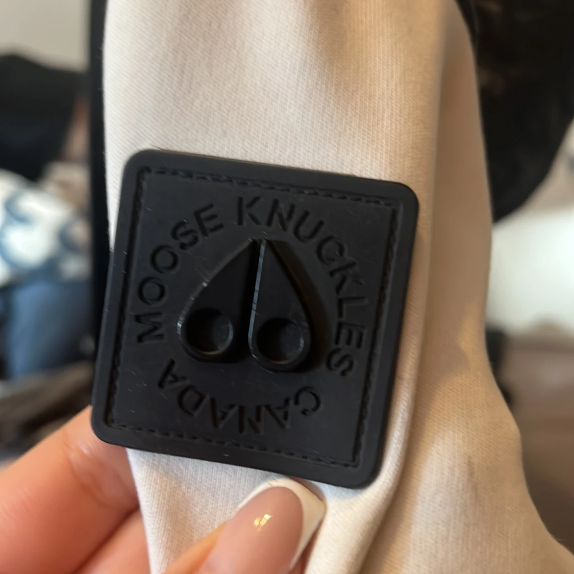 Svartvit hoodie från Moose Knuckles - 2