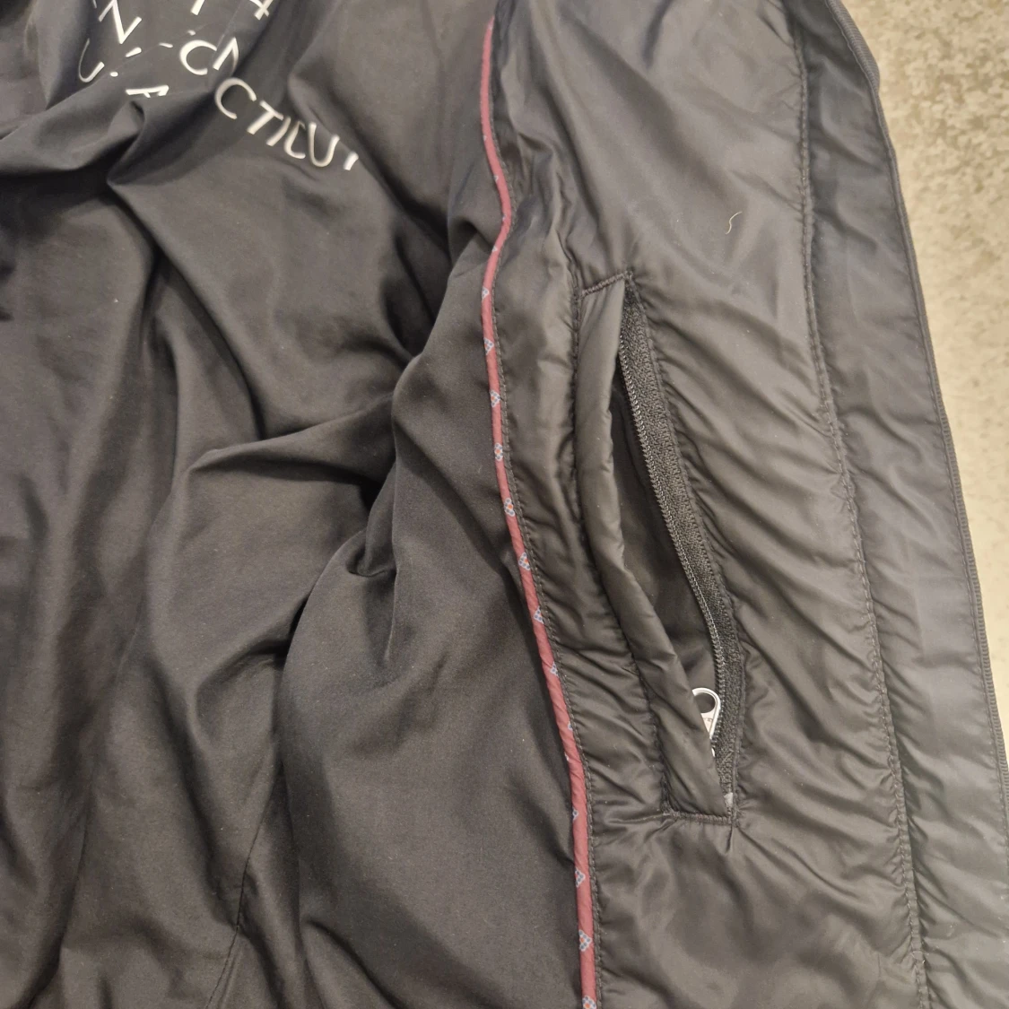 Svart pufferjacka från Gant XS - 2