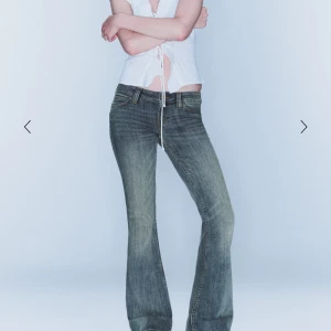 Cheap monday jeans från weekday - SÖKER DESSA JEANS I STORLEK 24/32 OCH I MODELLEN BOOTY BEI!!! Skriv till mig om ni säljer!!!!