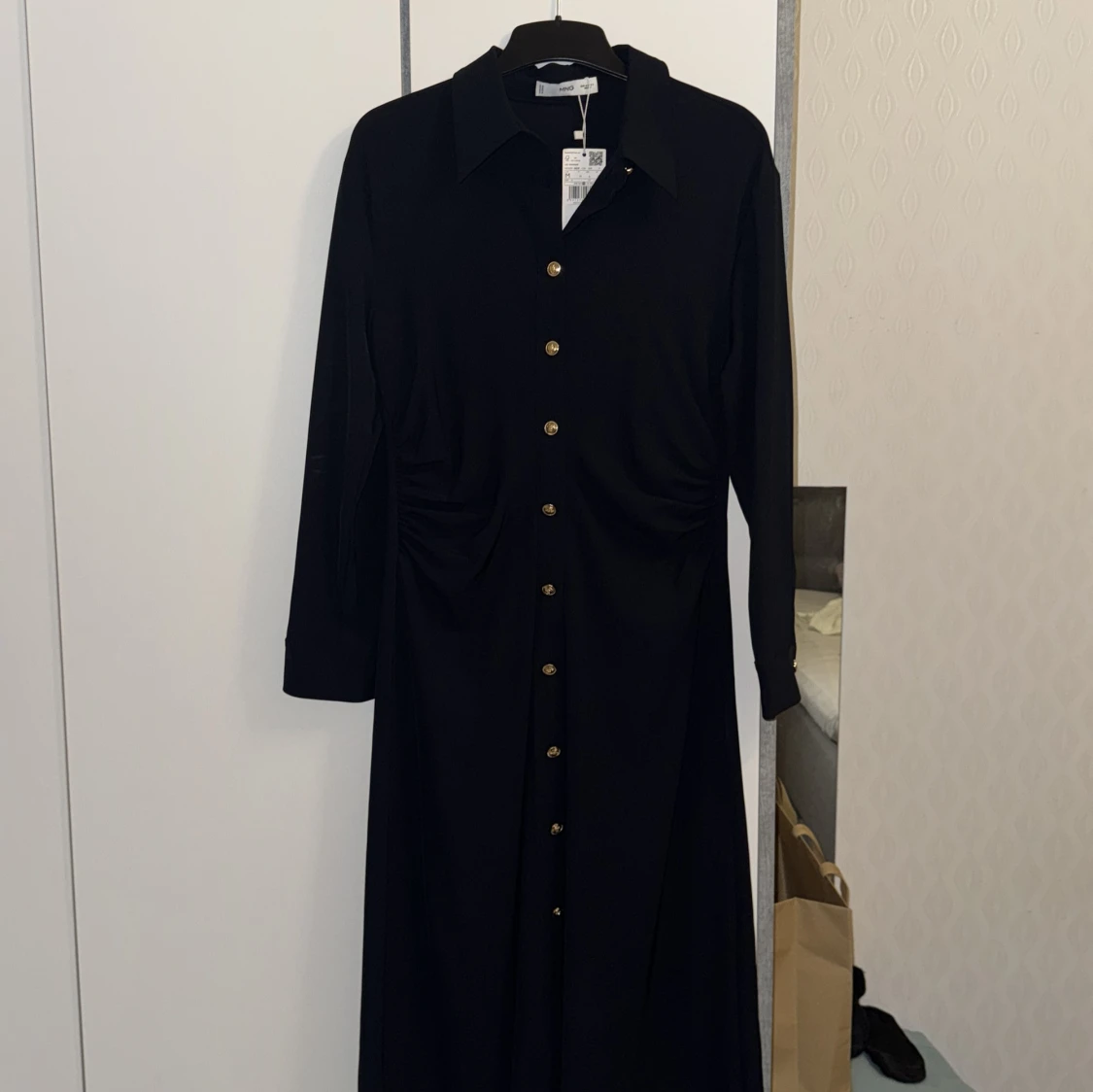 Mörkt marinblå långklänning från Mango