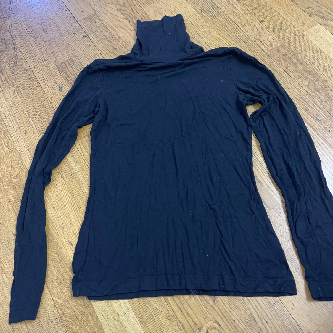 Svart polotröja från Lindex - 2