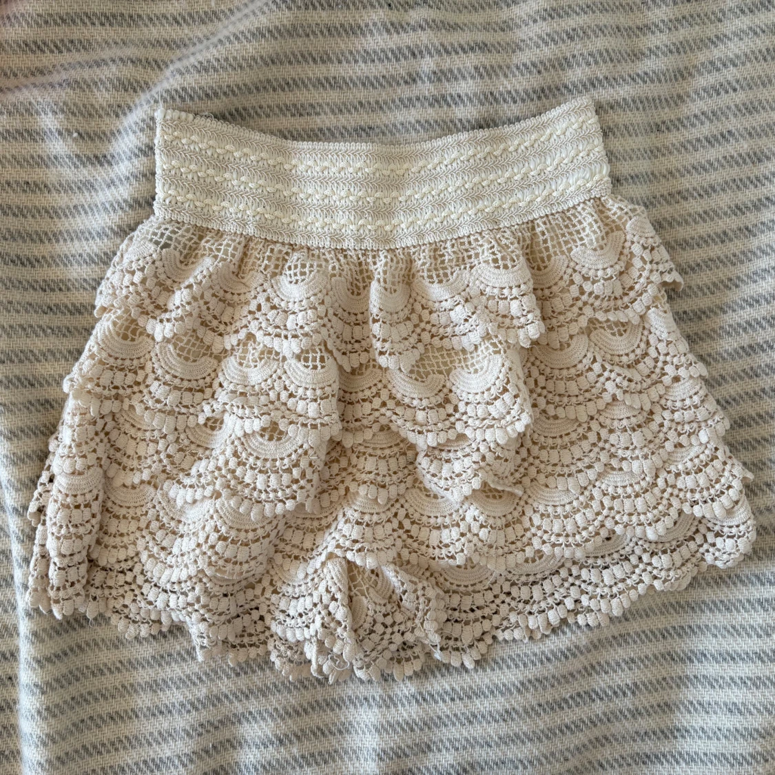 Beige spets-shorts från Wannabes - 1