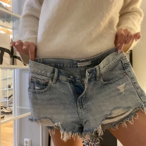 Blå jeansshorts  - Snygga jeans short från Gina knappt använda🥹🥹🫰🏽💕🍒🩵