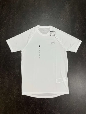 Under Armour t shirt  - Under Armour t shirt, vit träningströja