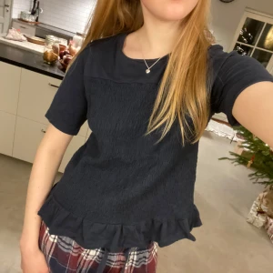 Fin topp - Så fin topp, nästan oanvänd!! Sitter som en XS/S men är i storlek 170❣️❣️