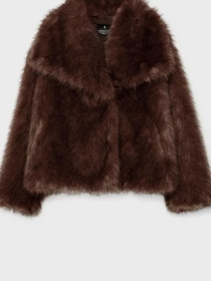 Stradivarius Faux Fur Coat - Stradivarius Faux Fur Coat i färgen brun striS, helt oanvand med prislapp.