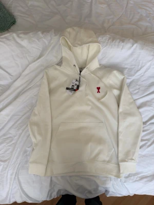 Ami paris vit hoodie - as fet, helt ny med taggar, PRIS KAN DISKUTERAS