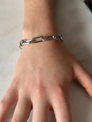 Silverfärgat armband - Oanvänt silverfärgar armband 