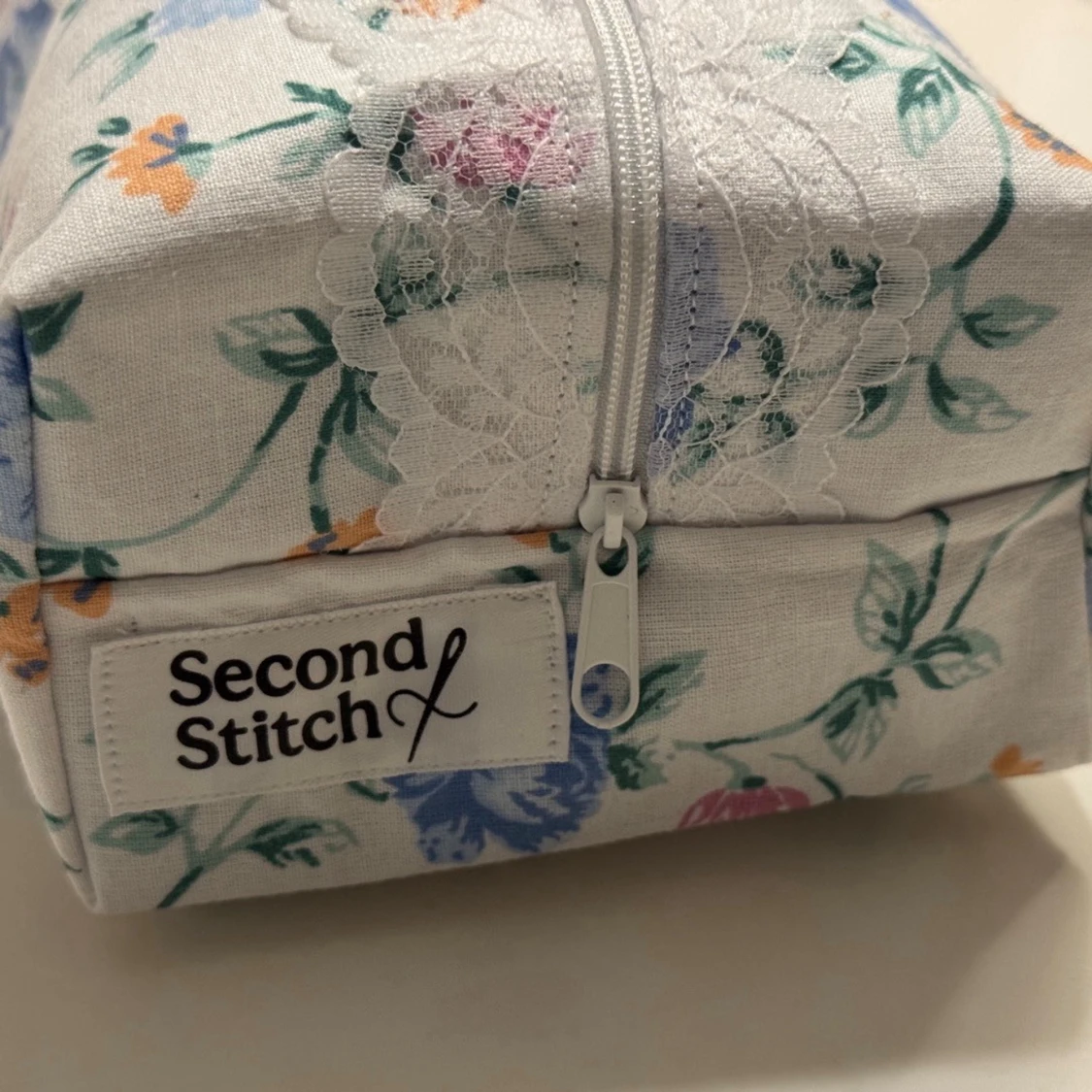 Handgjord necessär av second hand tyger - 2