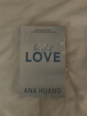Twisted Love - Twisted Love - Ana Huang 🩵Säljer även de andra böckerna i serien! Välj gärna Instabox om du har möjlighet! 