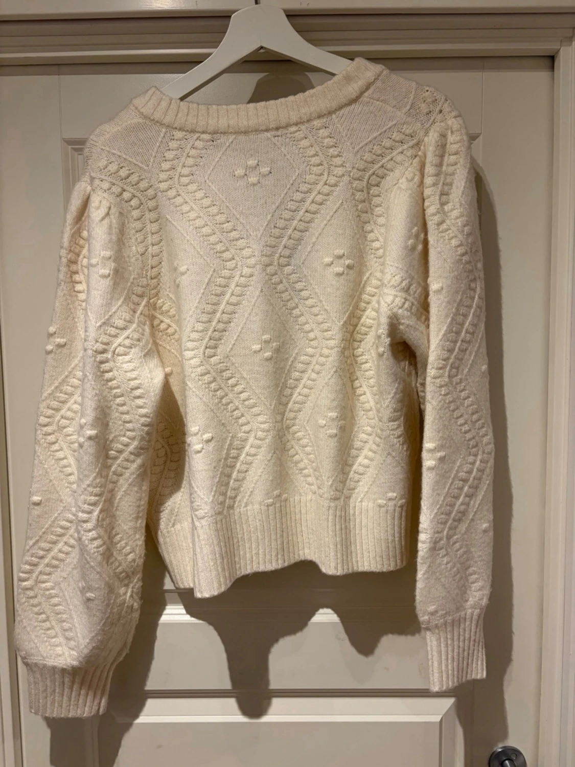 Vit stickad kofta med rosett French Connection - 2